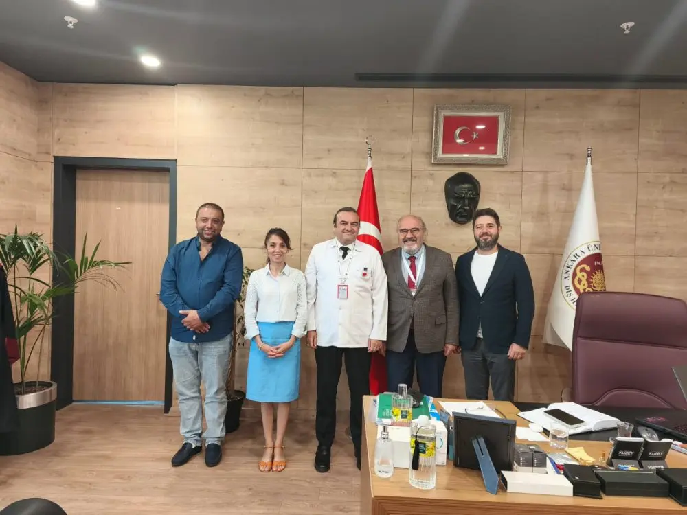 Ankara Üniversitesi Dişhekimliği Fakültesi Dekanı Prof.Dr.Kaan Orhan Fakülte Dekanlık makamında ziyaret edildi